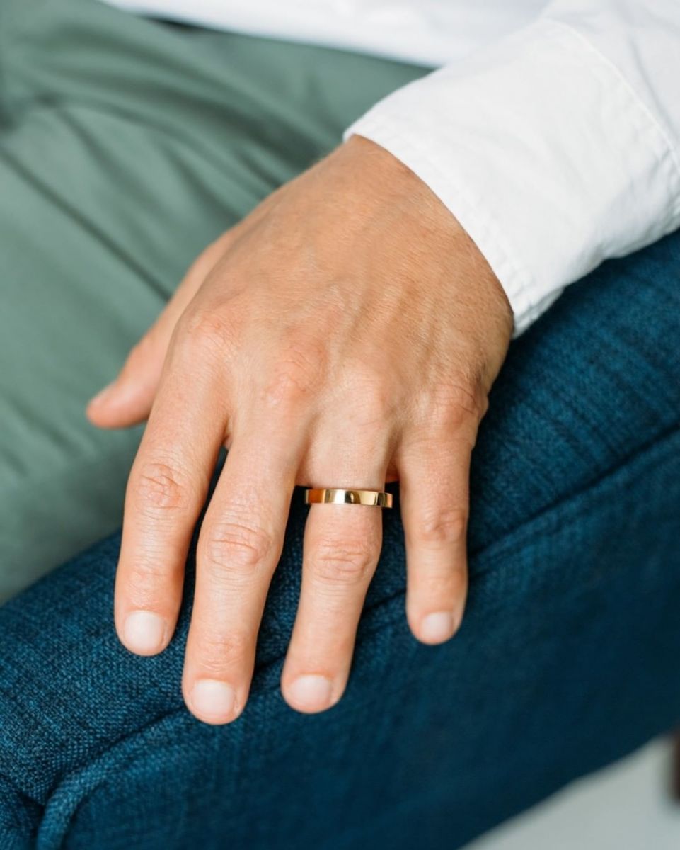 Chưa cưới có nên đeo nhẫn ngón áp út không? | by Vinhcara | Medium